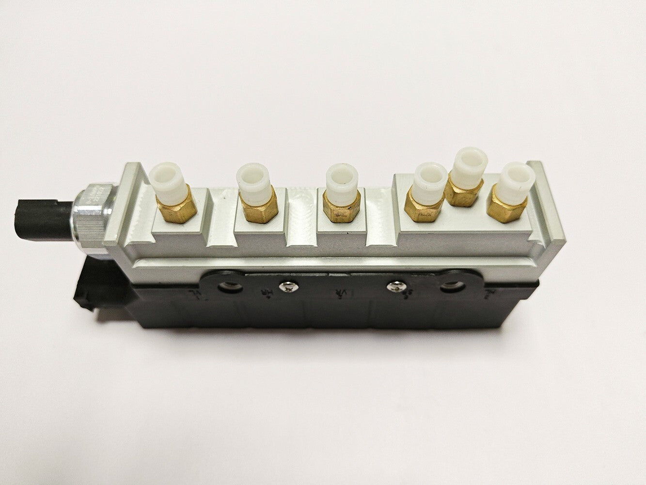 A2203200258 Air Suspension Compressor Valve Block For Mercedes S-Class W220 S500