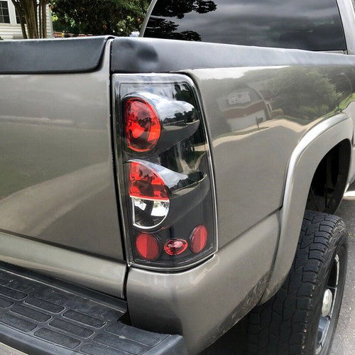 Solid Spare Tail Lights Clear Lens For Chevy Silverado 1500 2500 3500 99-06 GMC Sierra 99-03