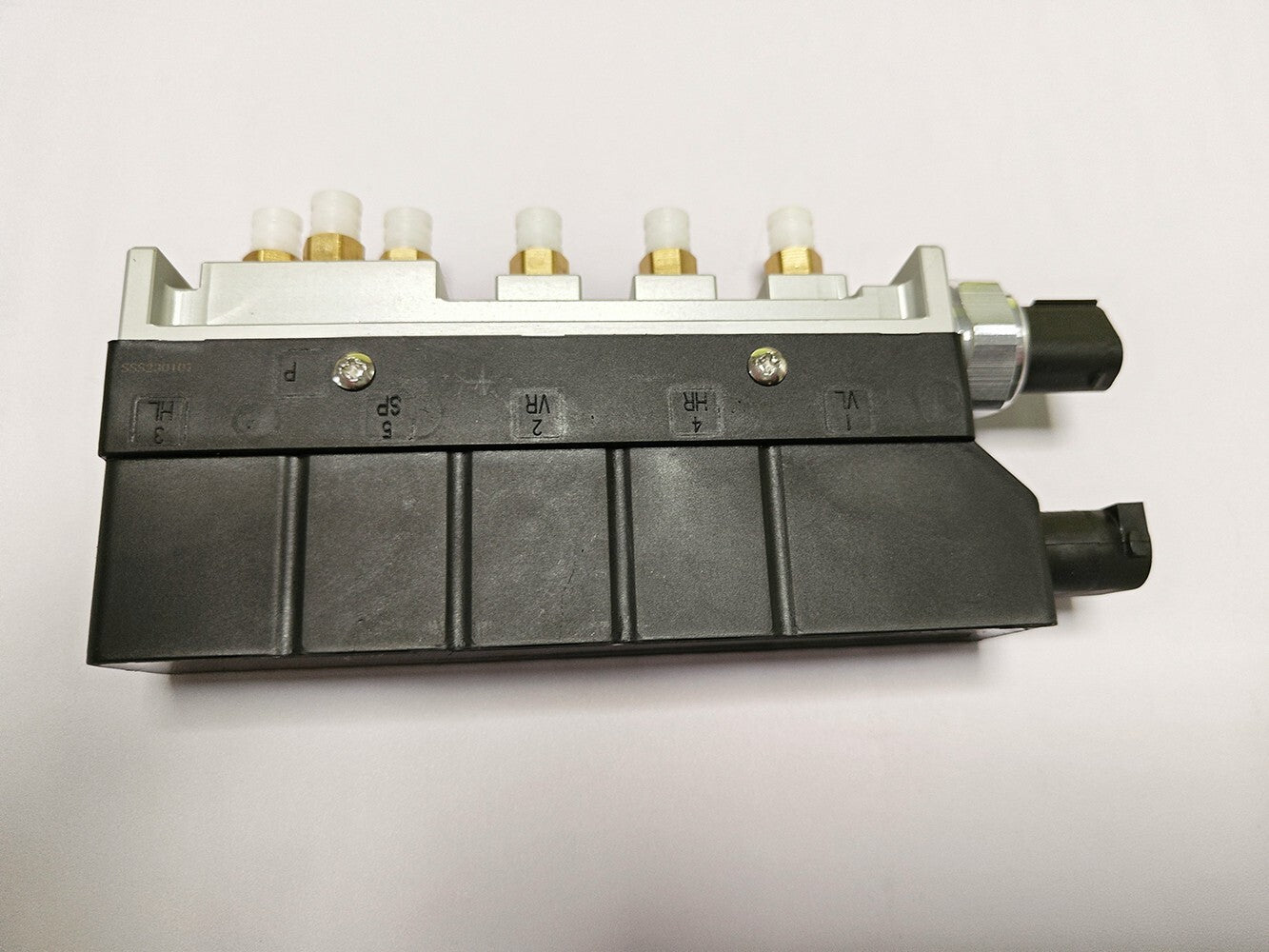 A2203200258 Air Suspension Compressor Valve Block For Mercedes S-Class W220 S500
