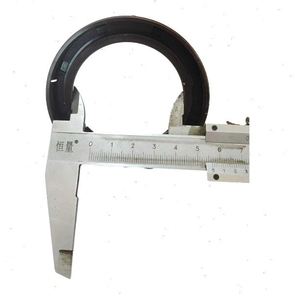 Solid Spare 1C020-04140 6680680 Oil Seal For Bobcat S250 Kubota V2607 Part Replacement