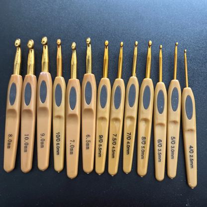 13PCS Ergonomic Crochet Hooks Set Soft Grip Handle Alloy Knitting & Weaving Tool