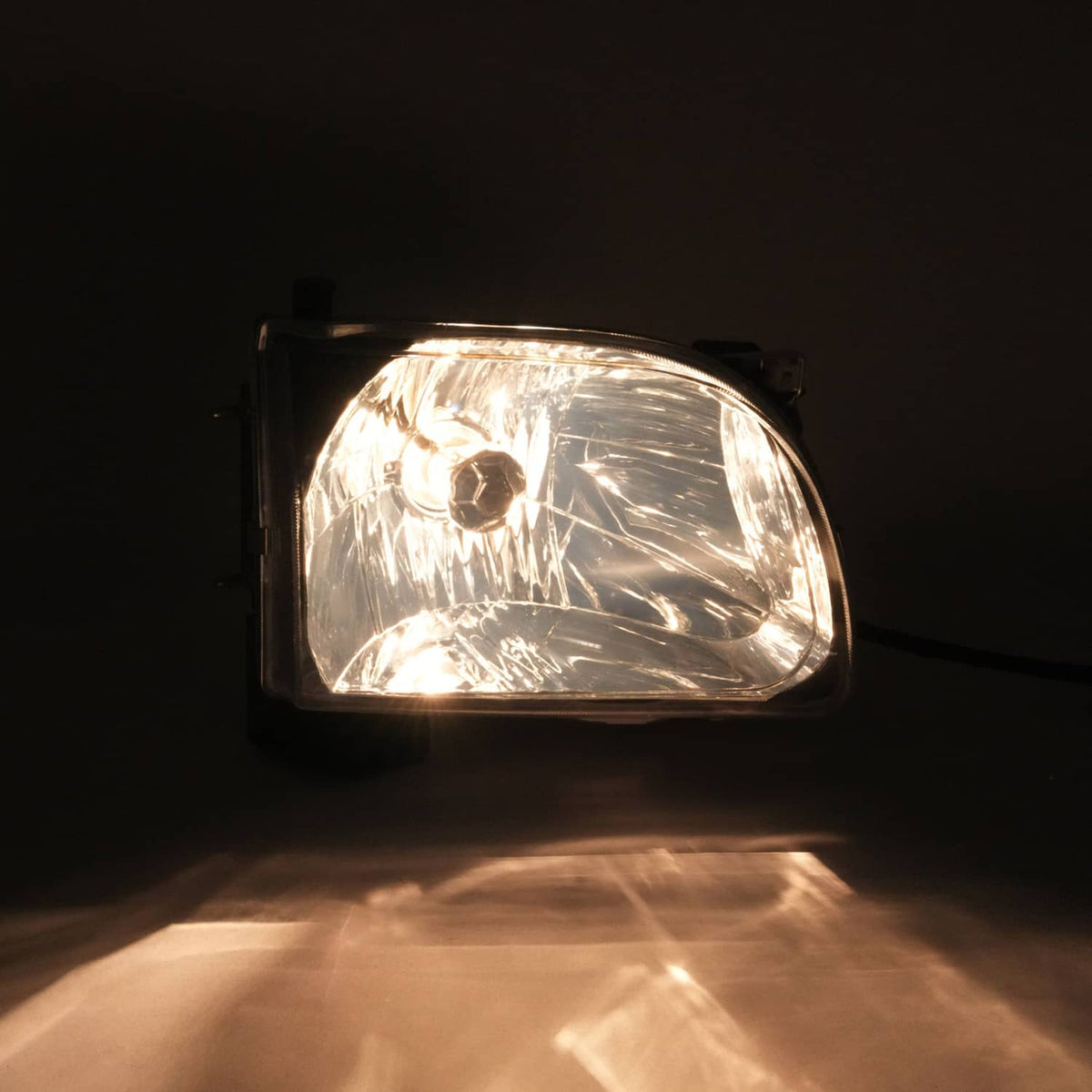 Solid Spare For 2001 2002 2003 2004 Toyota Tacoma White Headlights & Black Corner Light 4Pcs