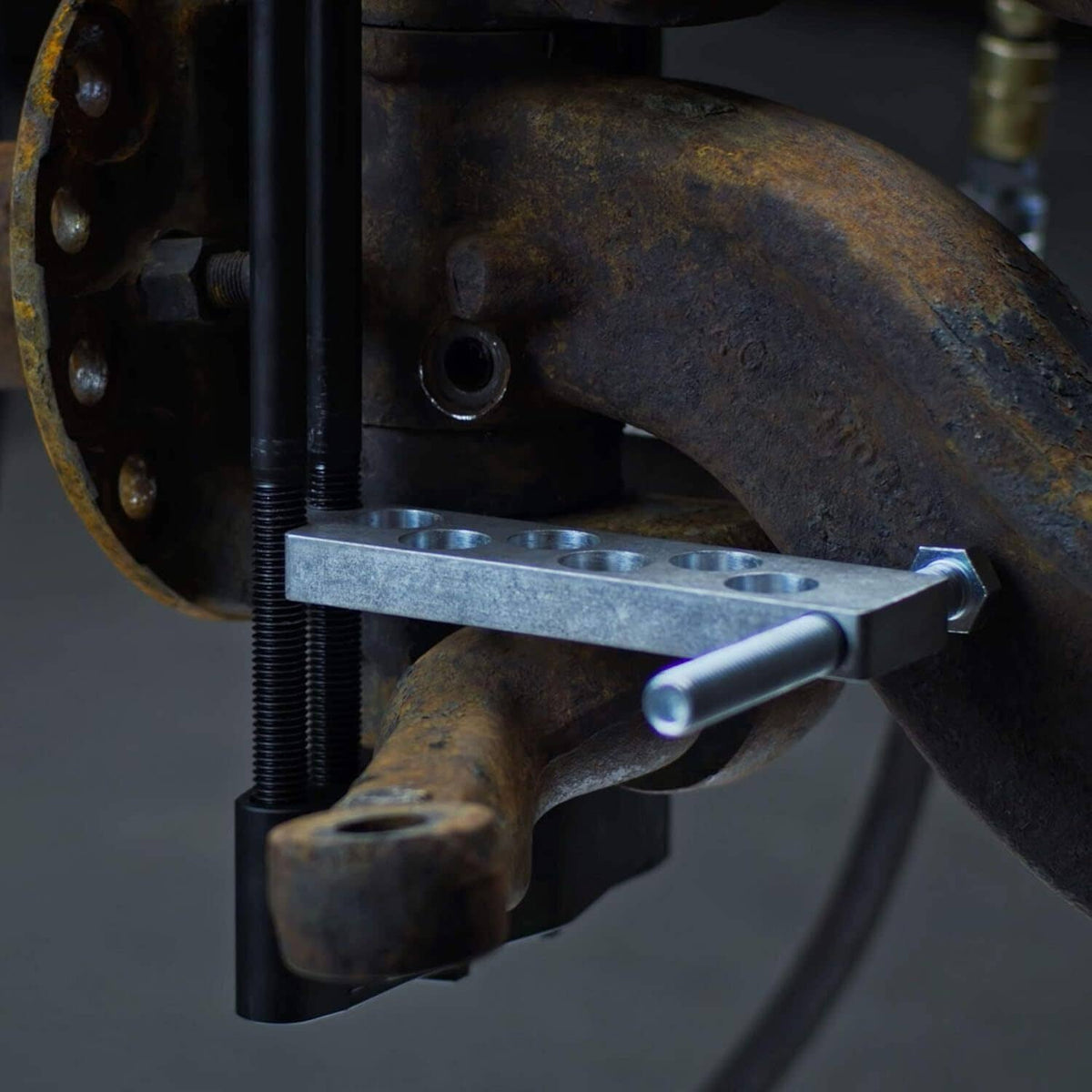 Solidspare 90150 Heavy Duty King Pin Press Removal Tool for Class 3-8 Trucks & Equipment