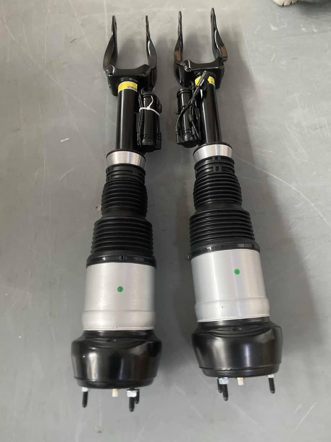 Solidspare Pair Front Air Suspension Shock Struts w/ADS For Mercedes W166 X166 GL450 GLS550