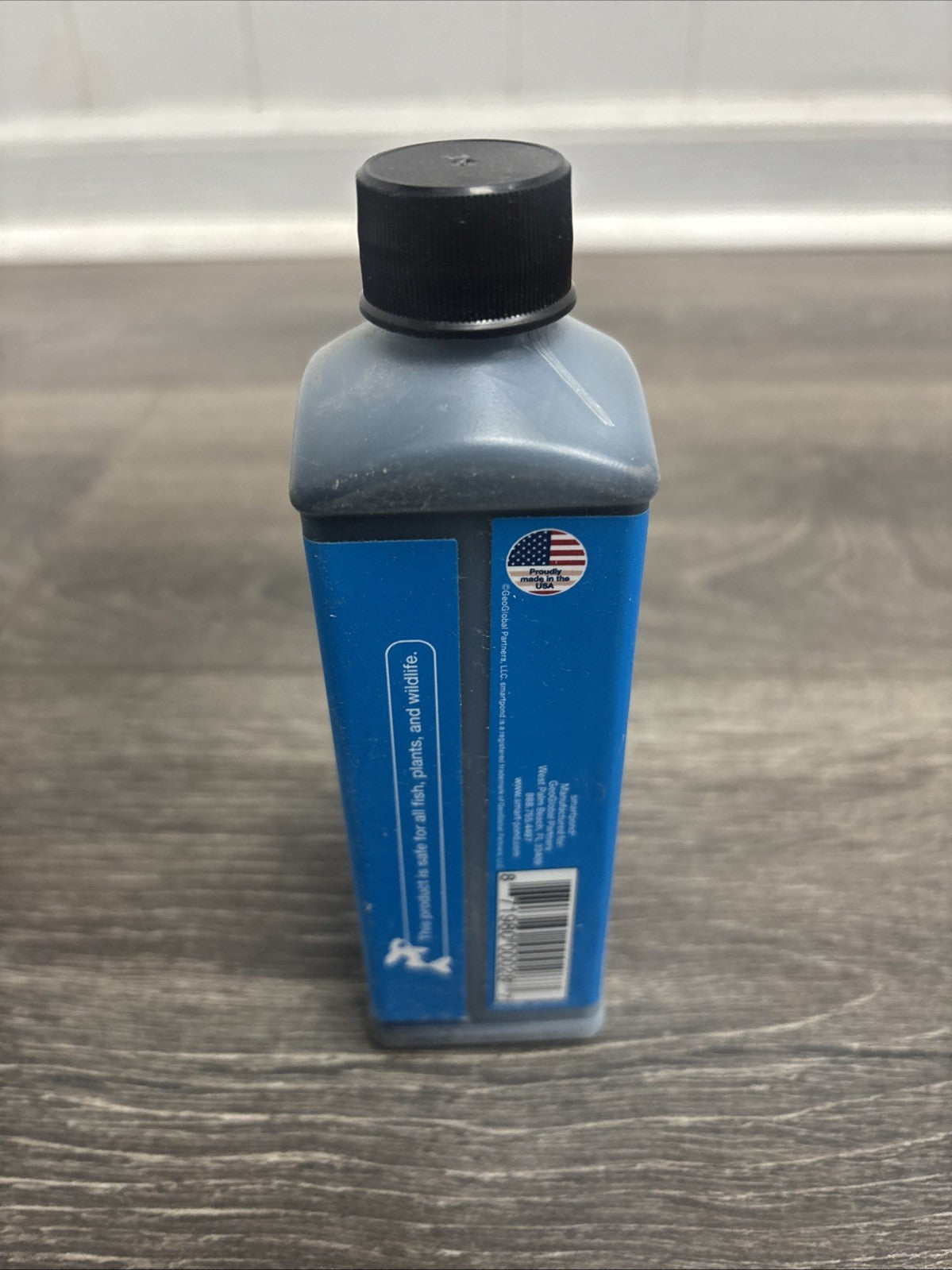 Smart Pond 8oz Pond Tint  treats 4000 gallons Creates Beautiful Blue Water 54407