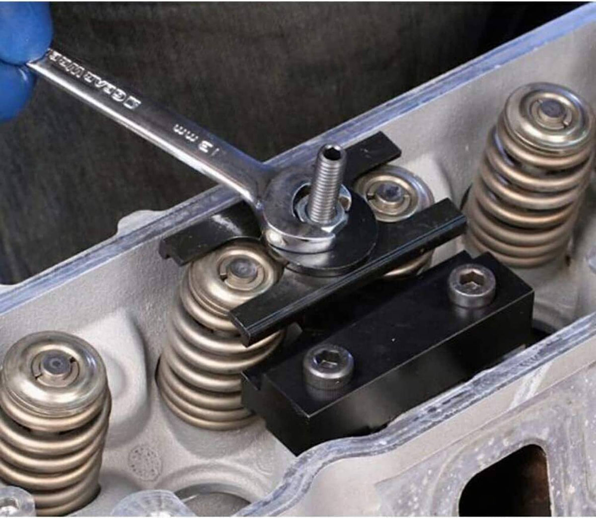 Solidspare LS LS1 Engine Valve Spring Compressor & Air Valve Holding Hose Tool For GM Chevy