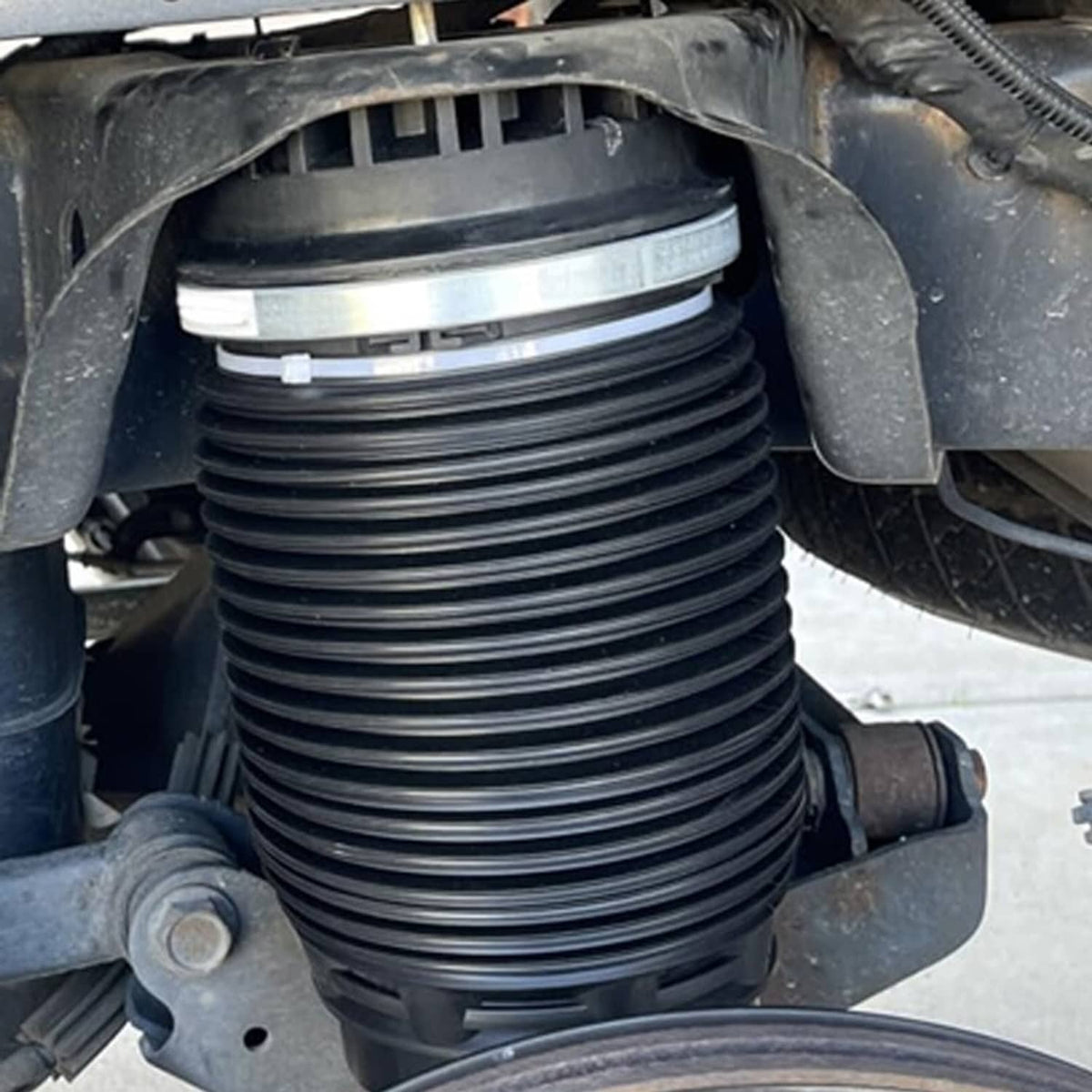 Solidspare 2Pcs Rear Air Suspension Spring Bags Rear L&R for 2013-2018 Ram 1500 04877136AA
