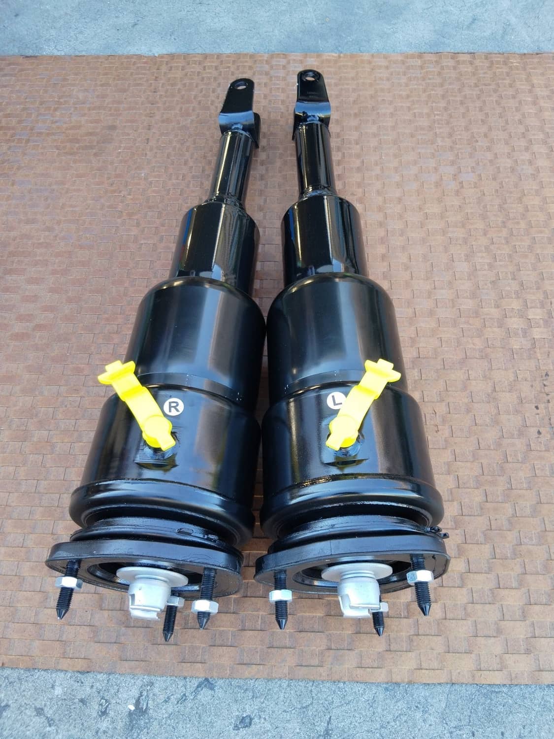 Solidspare 2x Front Air Suspension Shock Struts For 2007-2017 Lexus LS460 LS460L 4801050150