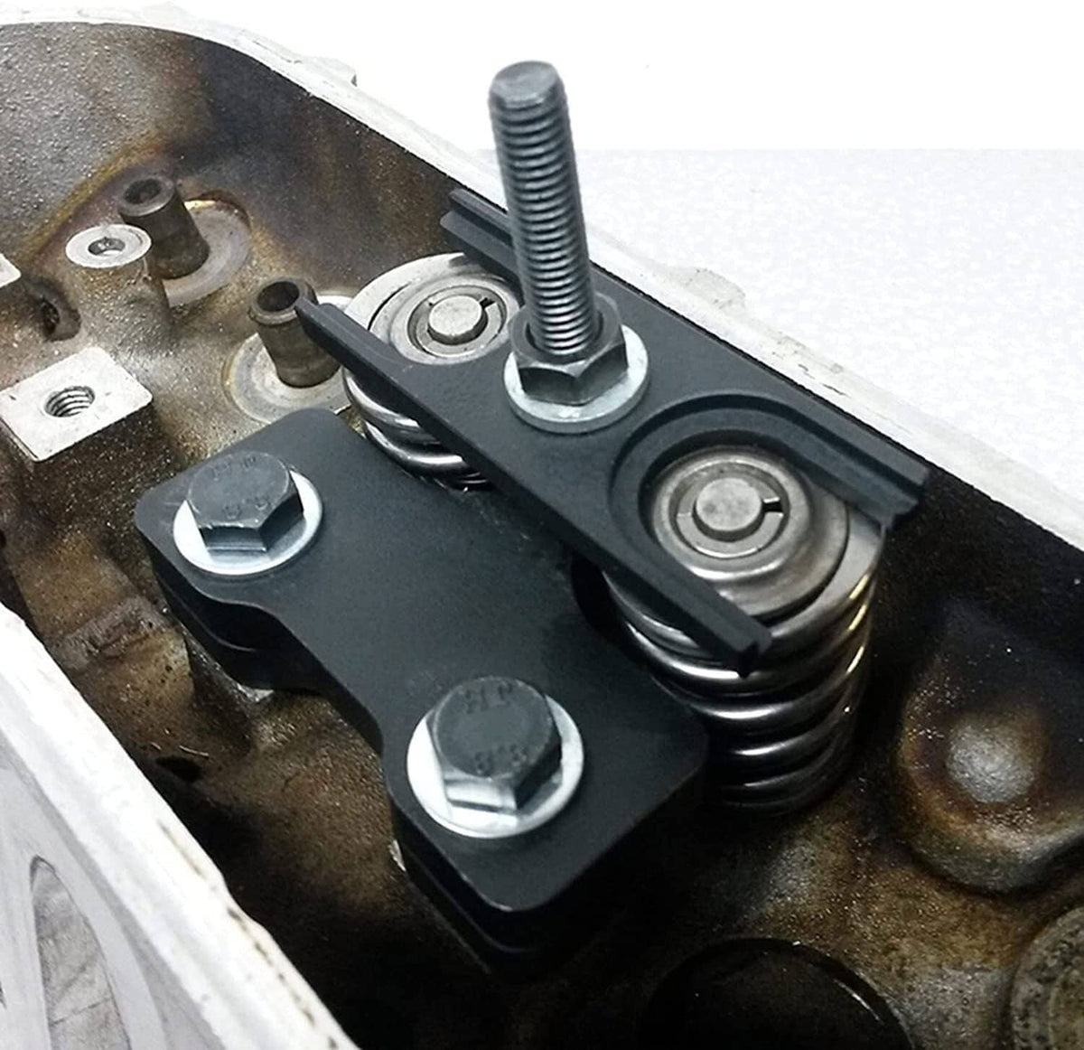 Solidspare LS Valve Spring Compressor Tool 67605 For Chevy LS1 LS2 LS3 4.8 5.3 5.7 6.0 6.2